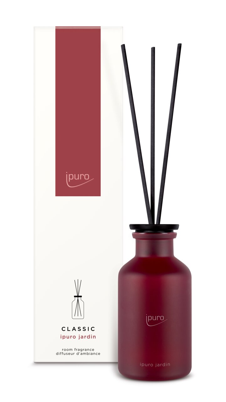 Raumduft Classic jardin 240ml in einer eleganten, roten Flasche mit schwarzen Duftstäbchen, frontal abgebildet vor der Verpackung.