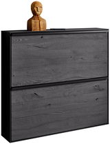 Hängeschuhschrank in dunkler Holzoptik mit zwei Klappen, frontal fotografiert, mit einer Holzfigur darauf.