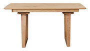 Esstisch aus Holz in frontaler Ansicht mit rechteckiger Tischplatte und stabilen Beinen.