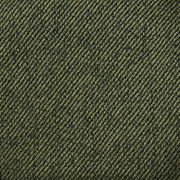Nahaufnahme eines olivgrünen Stoffes mit diagonaler Webstruktur, von oben betrachtet.