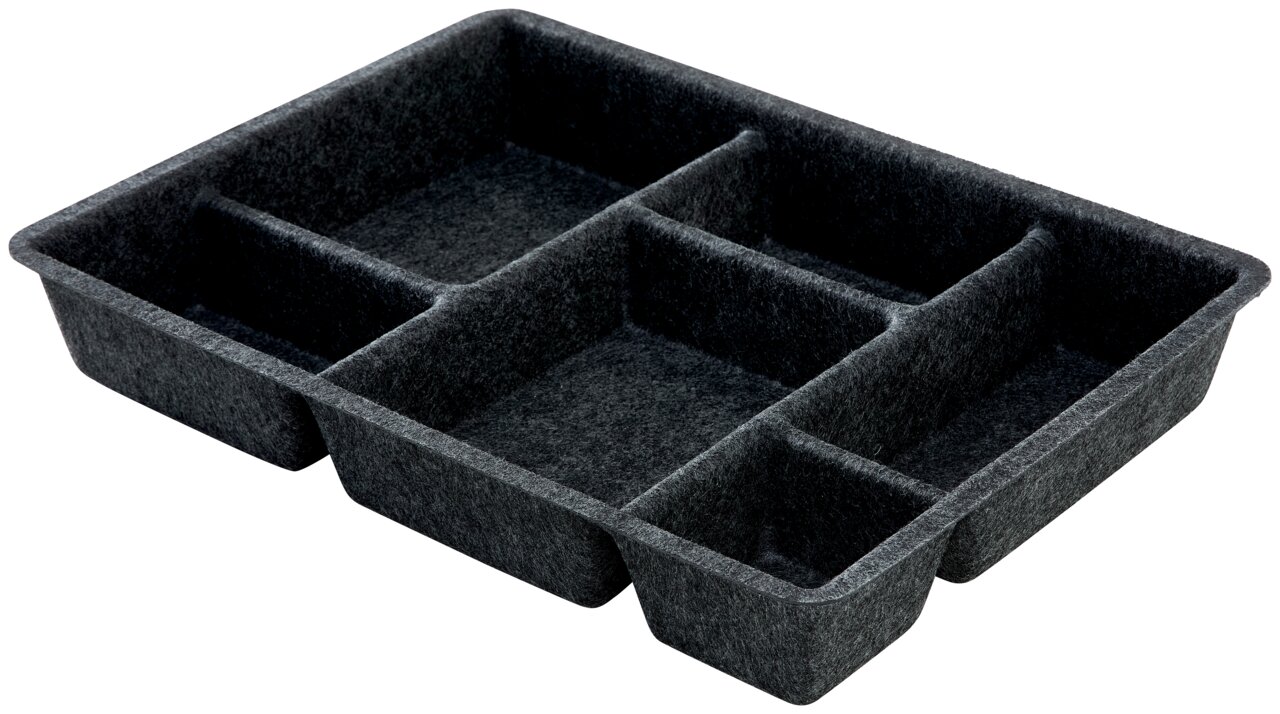 Schwarzer Filzeinsatz mit mehreren Fächern, perspektivisch von oben fotografiert.