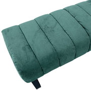 Grüne 2er-Sitzbank aus Stoff in Nahaufnahme, diagonale Perspektive