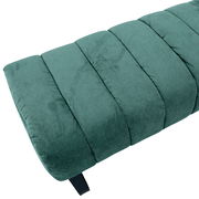 Grüne 2er-Sitzbank aus Stoff in Nahaufnahme, diagonale Perspektive