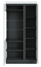 Vitrine breit mit geöffneten Türen, Innenansicht mit mehreren Regalböden, Perspektive von vorne