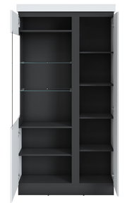 Vitrine breit mit geöffneten Türen, Innenansicht mit mehreren Regalböden, Perspektive von vorne