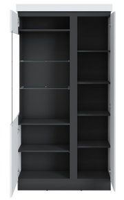Vitrine breit mit geöffneten Türen, Innenansicht mit mehreren Regalböden, Perspektive von vorne