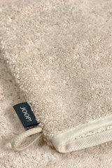 Beiger Waschhandschuh aus Frottee mit schwarzem Joop-Label, Nahaufnahme