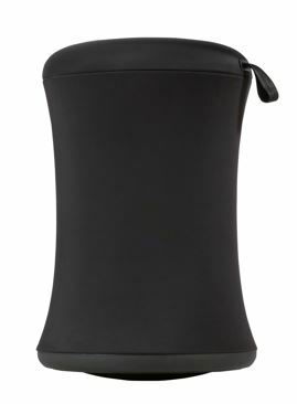 Schwarzer XORA Sitzhocker der Serie BOBO, seitliche Ansicht mit Trageschlaufe.