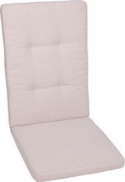 Beige gepolsterte Stuhlauflage mit hoher Rückenlehne und Sitzkissen, leicht schräg von vorne fotografiert