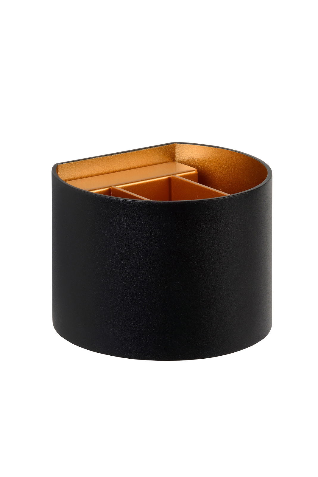 Schwarze Wandleuchte XIO mit goldener Innenseite, seitliche Perspektive