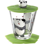 Kindertrinkset mit Panda-Motiv, bestehend aus einem Glas mit grünem Deckel und Untersetzer, frontal abgebildet.