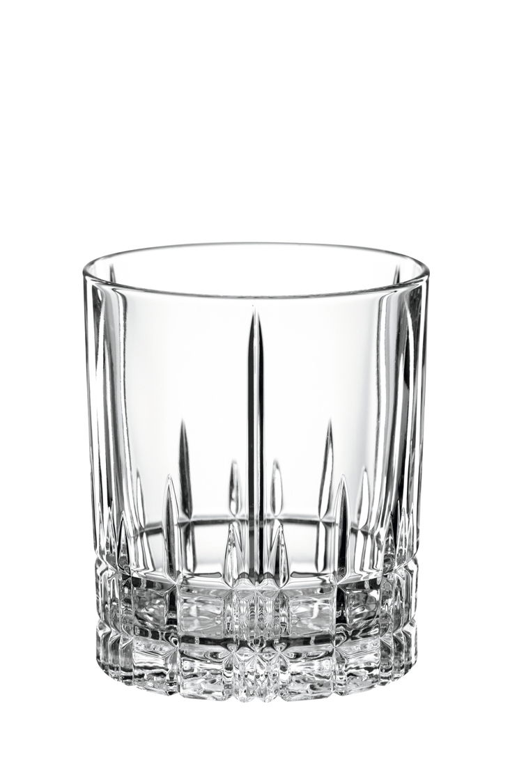 Kristallklares Perfect D.O.F. Glas mit elegantem Schliff, seitliche Perspektive