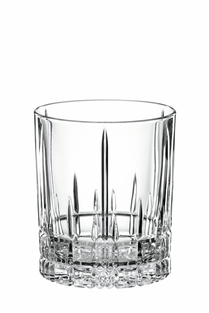 Kristallklares Perfect D.O.F. Glas mit elegantem Schliff, seitliche Perspektive