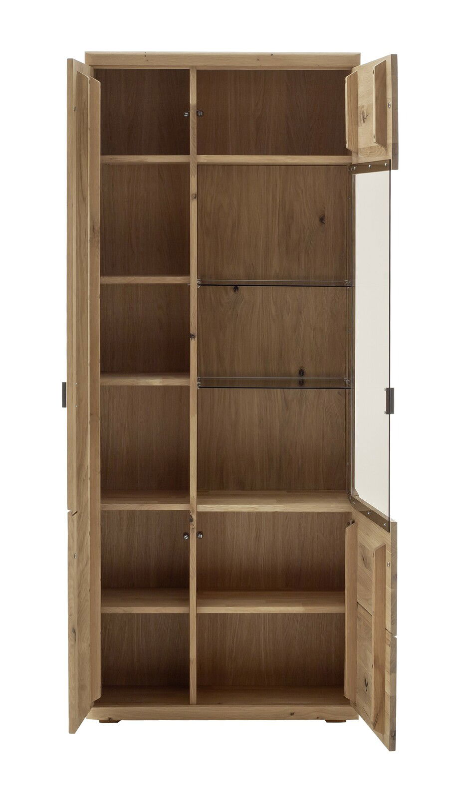 Geöffnete Vitrine aus Holz mit mehreren Regalböden, frontale Ansicht