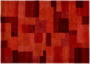 Roter Wollteppich mit geometrischem Muster aus verschiedenen Rottönen, Draufsicht