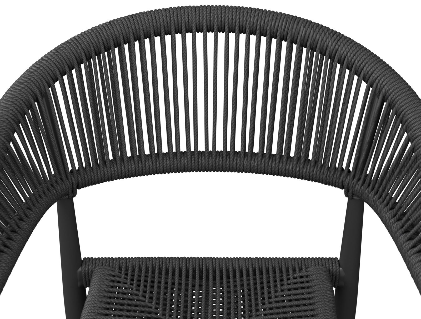 Nahaufnahme eines schwarzen Stapelsessels mit geflochtener Rückenlehne und Sitzfläche, von vorne betrachtet.