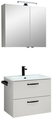 Modernes Badezimmermöbel-Set in Weiß mit Doppel-Spiegelschrank und LED-Aufsatzleuchte sowie Waschtisch-Unterschrank mit zwei Schubladen, schwarzer Armatur und Griffen, freigestellt auf Weiß; Ansicht schräg von vorn.