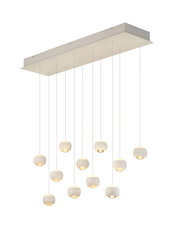 Moderne Pendelleuchte CANNON mit zehn kugelförmigen Lampen, hängend an dünnen Kabeln von einer rechteckigen Deckenplatte, seitliche Perspektive.