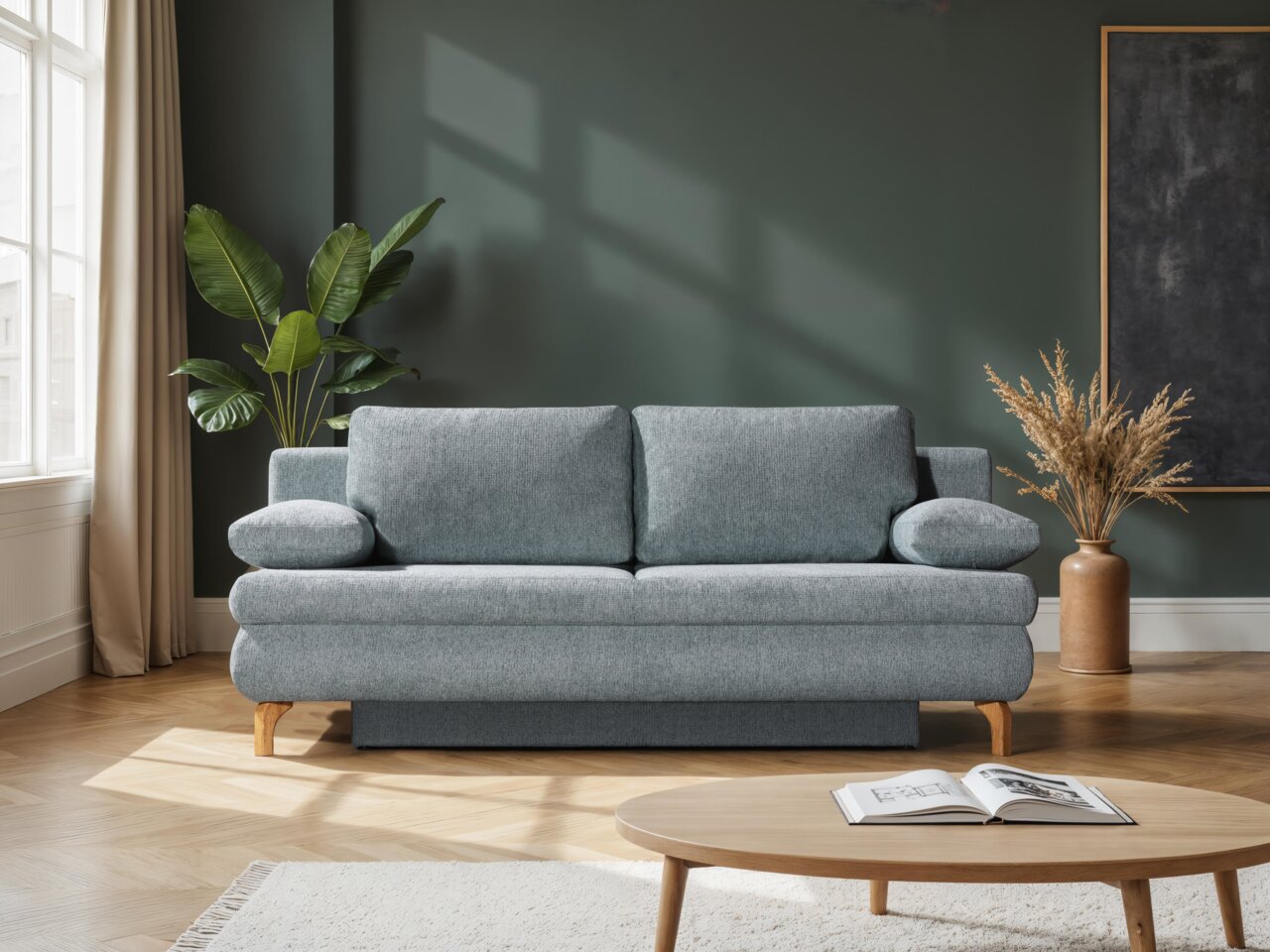 Graues Querschläfer-Sofa in einem stilvoll eingerichteten Wohnzimmer, frontal betrachtet, mit Pflanzen und Dekoration im Hintergrund.