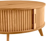 Runder Couchtisch aus Holz mit geriffelter Oberfläche und Schiebetür, seitliche Perspektive