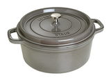 Grauer runder Bräter Cocotte 28cm mit Deckel und seitlichen Griffen, Ansicht von schräg oben.