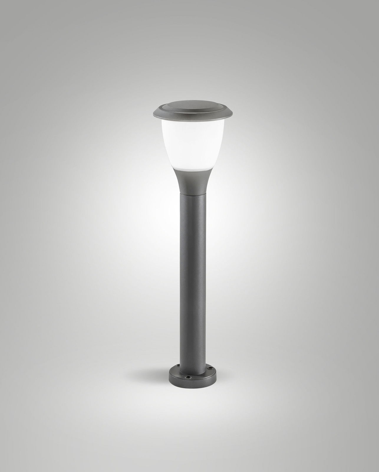 Fabas Luce Pollerleuchte / Wegeleuchte THIAGO Pollerleuchte aus Metall mit rundem, opalem Leuchtkörper, seitliche Perspektive