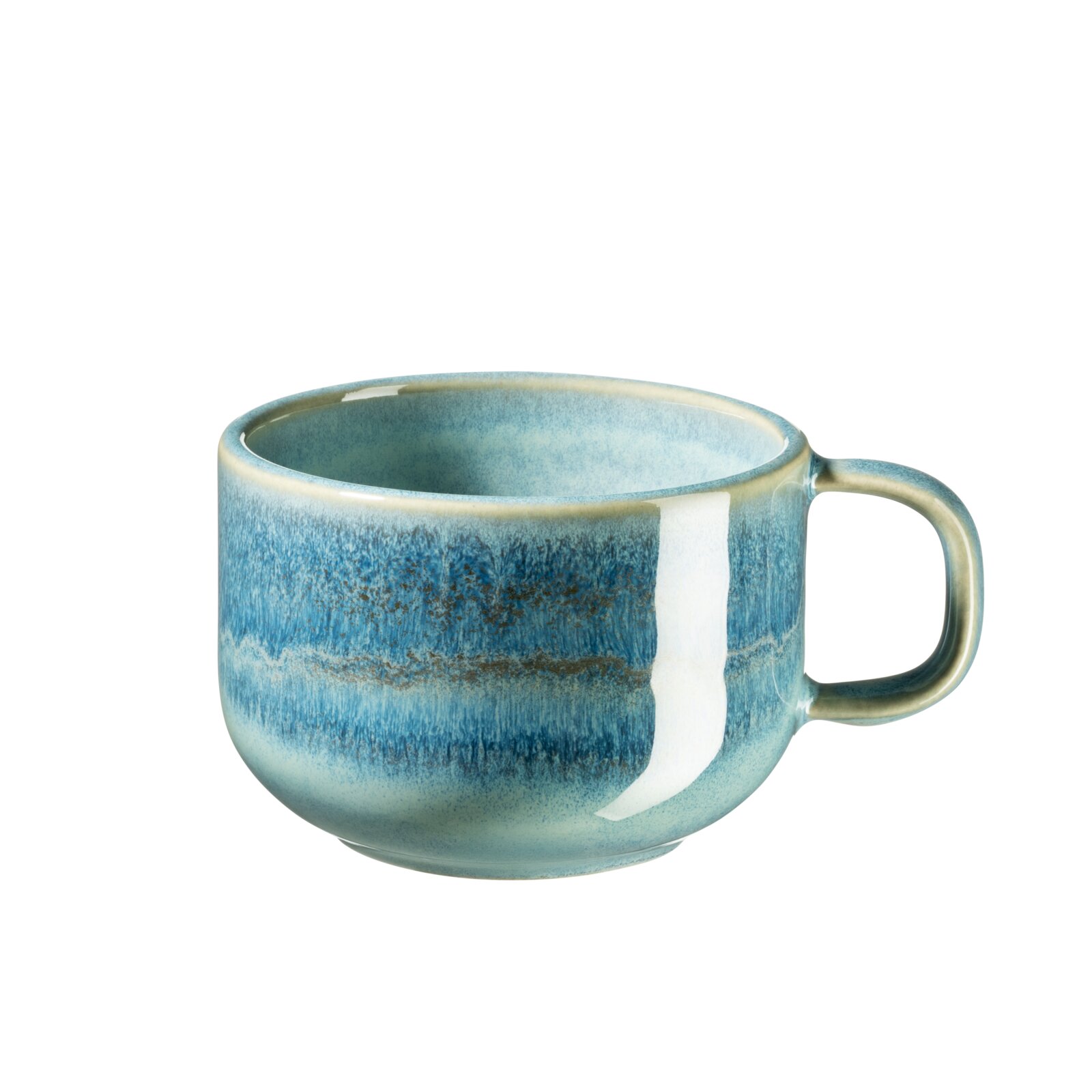 Blau glasierte Keramik-Tasse mit Henkel und dezentem Farbverlauf, freigestellt auf weißem Hintergrund, seitliche Ansicht mit leichtem Blick von oben
