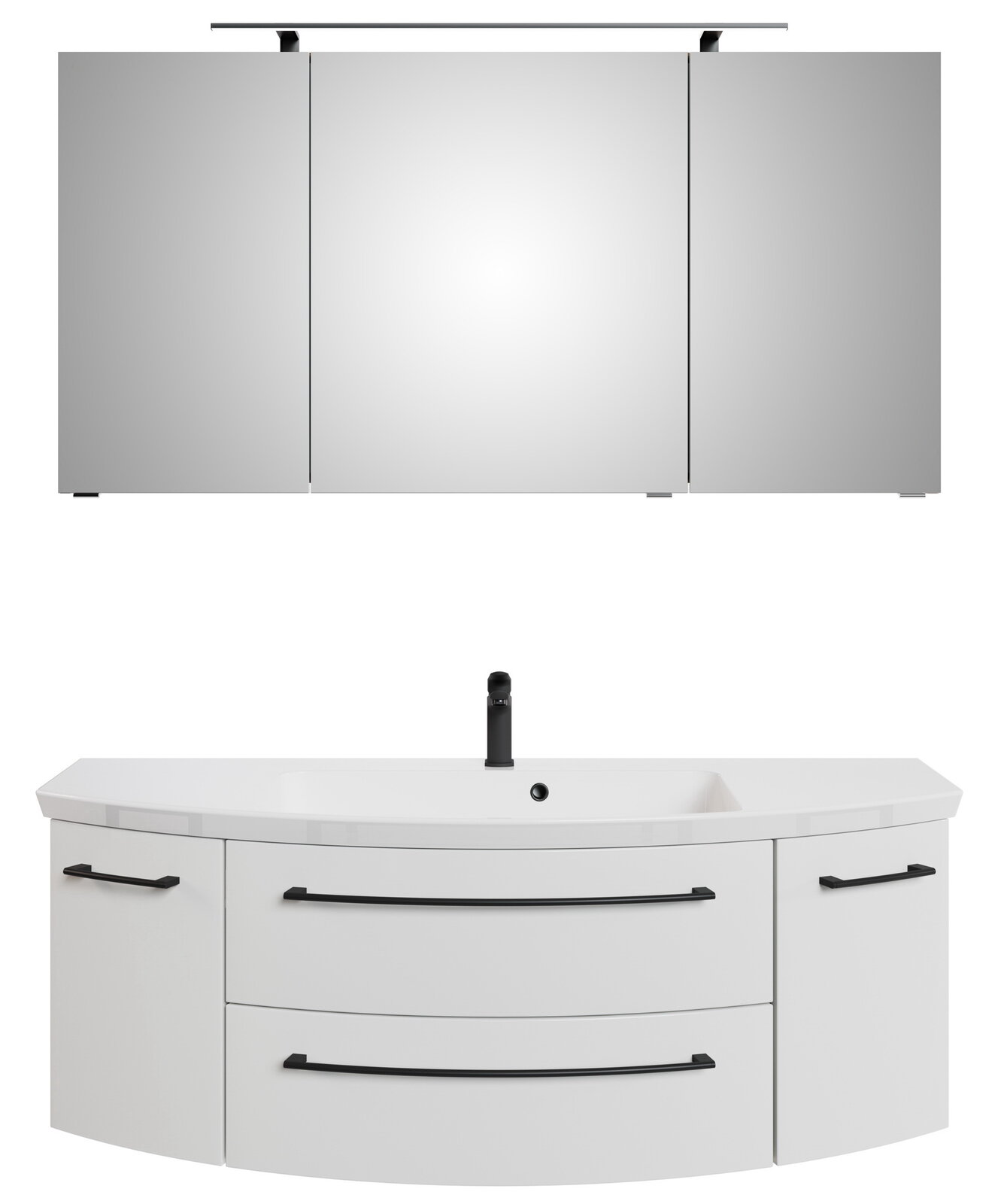 Sadena Badkombination 3-tlg. PLAKA Moderne Badkombination mit dreiteiligem Spiegelschrank und weißem Waschtisch mit schwarzen Griffen, Frontalansicht.