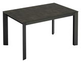 Moderner rechteckiger Esstisch mit dunkler Holzoptik und schwarzen Metallbeinen, seitliche Perspektive