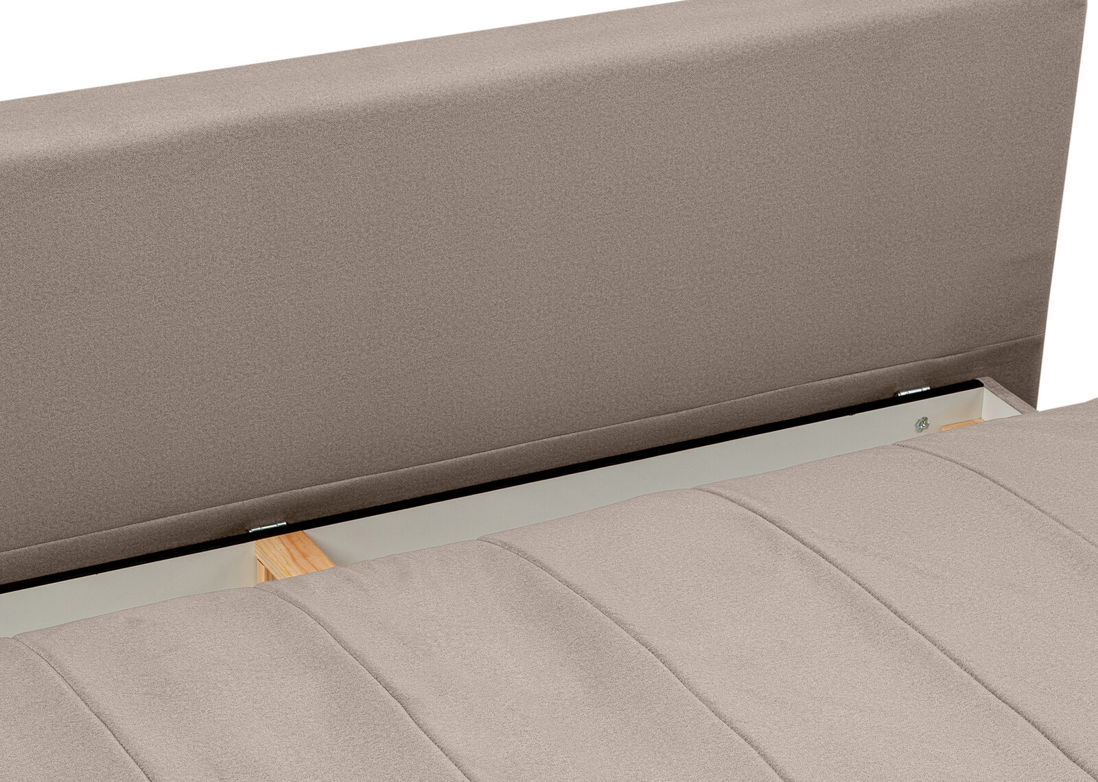 Detailansicht eines gepolsterten Bettes in Taupe/Beige mit hohem Kopfteil und gestepptem Polster, Blick schräg von oben auf Kopfteil und Liegefläche