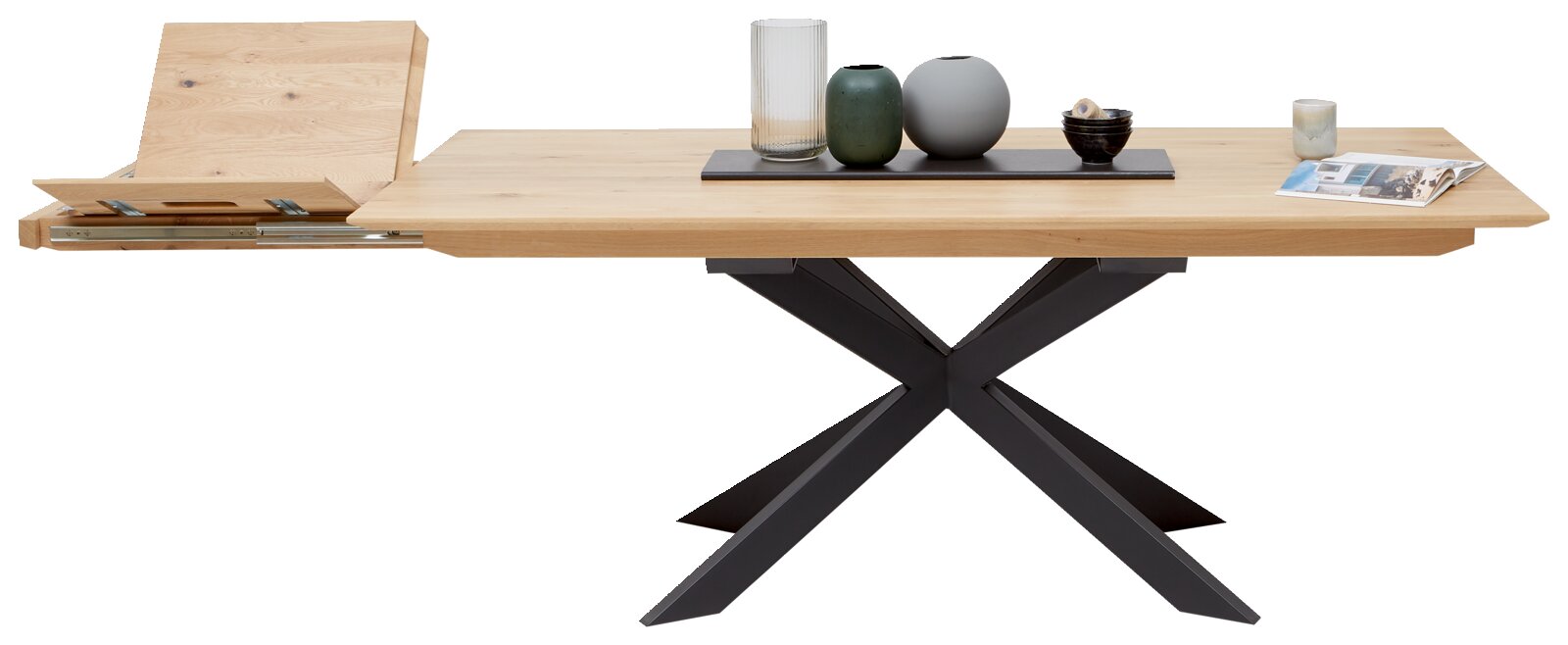 Moderne eettafel met uitschuifbare functie, houten blad en zwart kruisvormig onderstel, zijaanzicht
