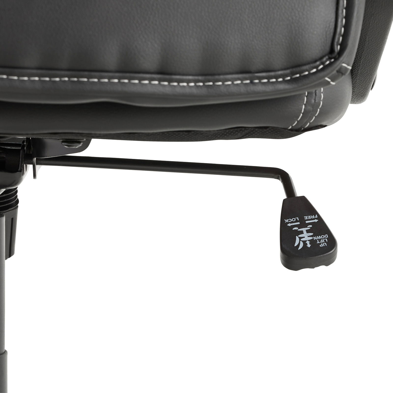 Nahaufnahme eines Hebels unter einem Gaming Stuhl, der zur Höhenverstellung und Arretierung dient.