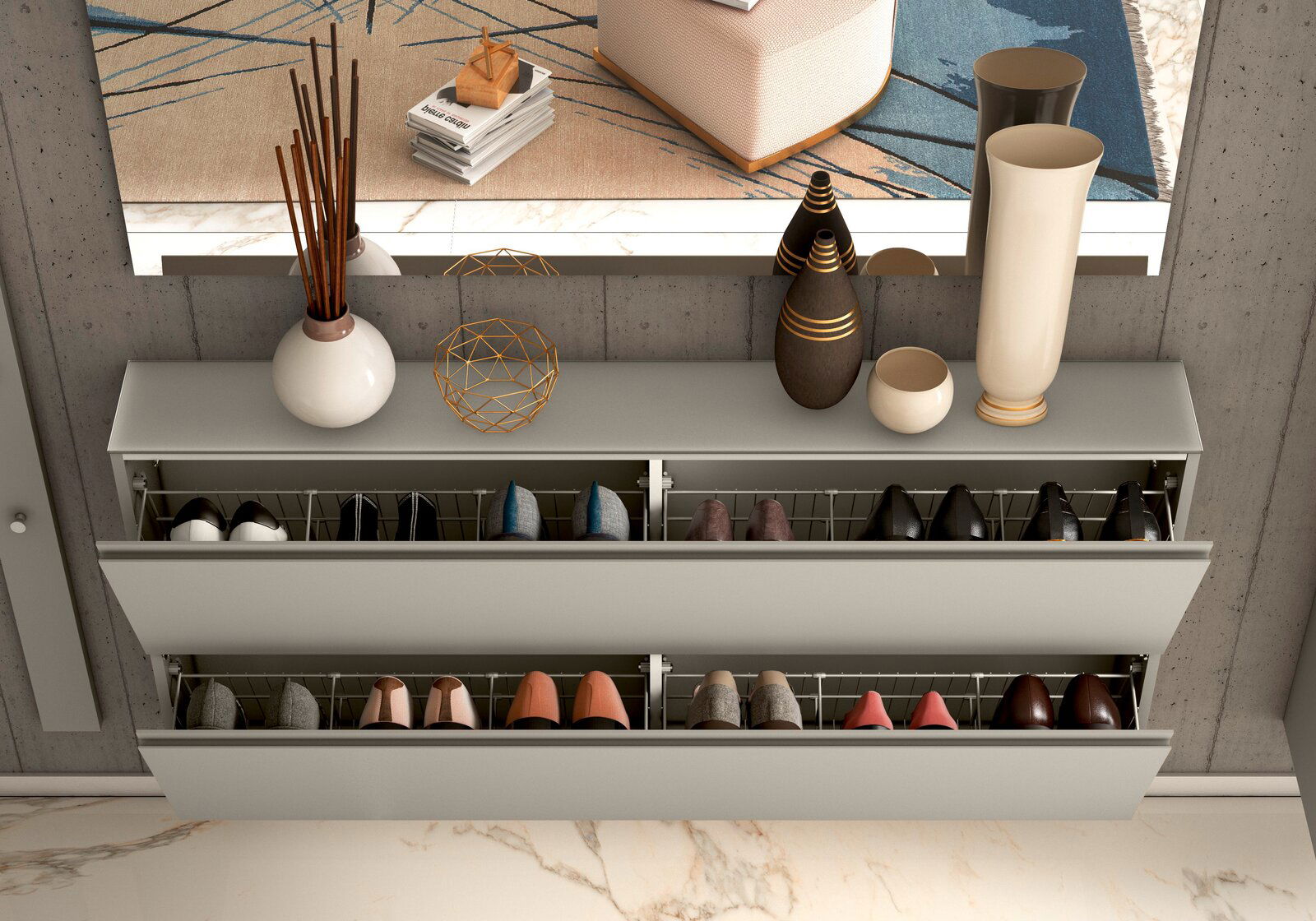Moderner XL-Hängeschuhschrank mit zwei offenen Klappen, gefüllt mit verschiedenen Schuhen, aus der Vogelperspektive betrachtet. Dekorative Vasen und Objekte auf der Oberseite.