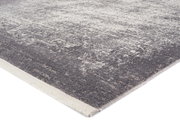 Designer Teppich in Grau- und Beigetönen, Nahaufnahme aus der Perspektive einer Ecke
