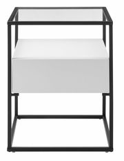 Moderner Beistelltisch mit Glasplatte und schwarzem Metallrahmen, Frontalansicht