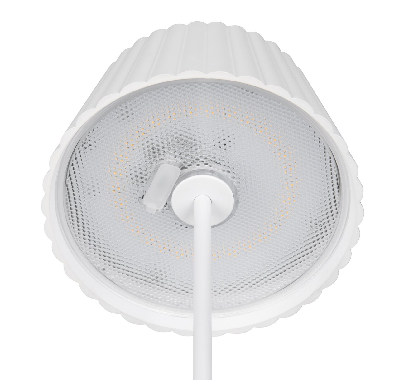 Unteransicht einer weißen Akku-Stehleuchte SUAREZ mit geriffeltem Lampenschirm und zentralem Stab.