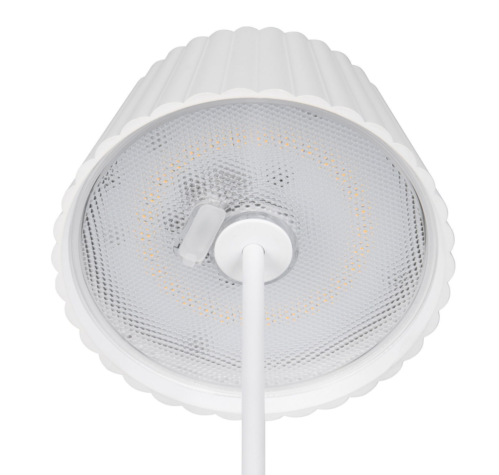 Unteransicht einer weißen Akku-Stehleuchte SUAREZ mit geriffeltem Lampenschirm und zentralem Stab.