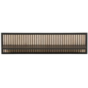 Wandboard mit schwarzem Rahmen und vertikalen Holzelementen, frontale Ansicht