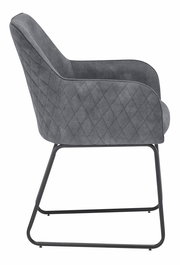 Seitenansicht eines grauen Kufenstuhls mit gestepptem Muster und Metallgestell.