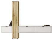 Frontale Ansicht der Dieter Knoll Wandkombination ISEO mit einem hohen Holzschrank und weißen Schubladen, dekoriert mit Büchern.