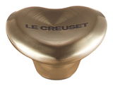 Goldfarbener Herzknauf von LE CREUSET aus der HEART COLLECTION, Ansicht von oben.