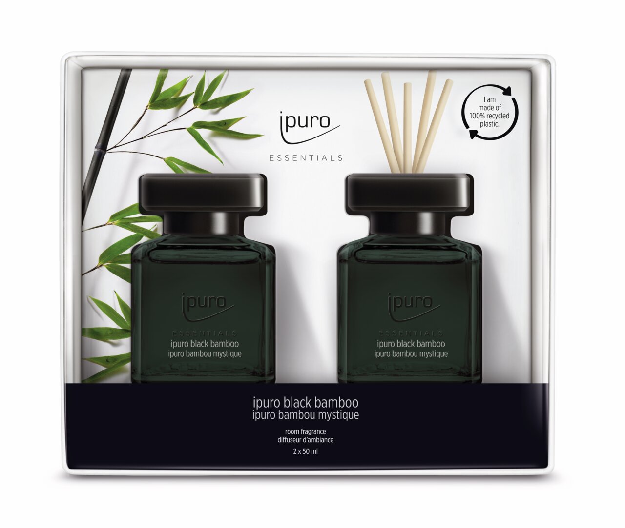 Zwei Flaschen Black Bamboo Raumduft von ipuro in einer Verpackung, mit Bambusblättern im Hintergrund, aus der Vorderansicht.
