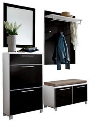 Modernes Garderoben-Set in Schwarz und Weiß, bestehend aus einem Spiegel, einer Kommode, einer Sitzbank mit Stauraum und einer Wandgarderobe mit Haken und Ablage. Frontalansicht.