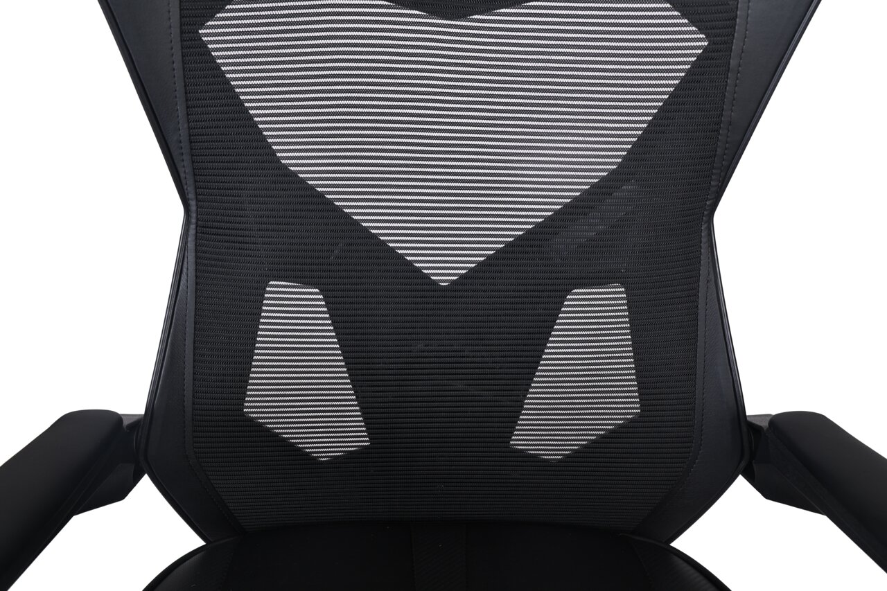 Achterkant van een gamingstoel met een ergonomisch ontwerp en een ademende rugleuning van gaas.