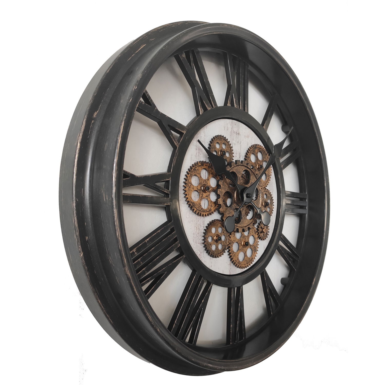 Seitliche Ansicht einer Wanduhr mit römischen Ziffern und einem dekorativen Zahnraddesign in der Mitte.