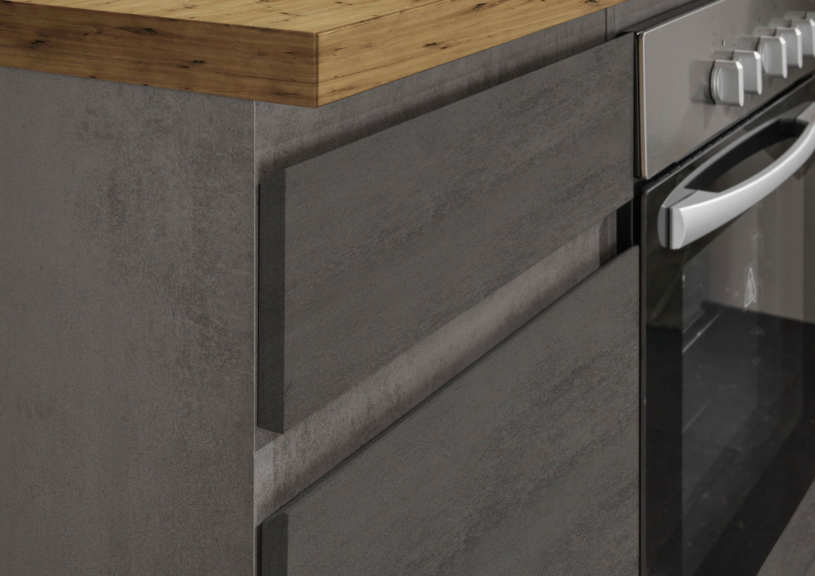 Detailansicht einer Kücheninsel mit grauer Front und Holzarbeitsplatte, seitliche Perspektive.