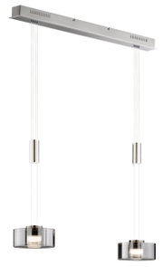 Moderne Pendelleuchte Lavin mit zwei zylindrischen Lampenschirmen aus Glas, aufgehängt an einem rechteckigen Deckenbalken. Seitenansicht.