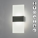 Moderne AKKU-Wandleuchte mit rechteckigem Design, seitliche Ansicht, USB-Anschluss, dimmbar, 5 Stunden Leuchtdauer, magnetische Befestigung.