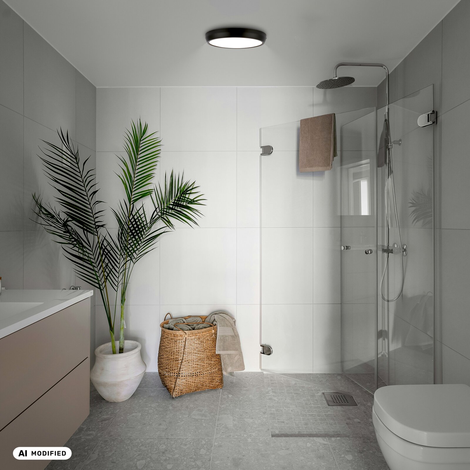 Moderne badkamer met inloopdouche met glazen wand, regendouche en handdouche, ronde plafondlamp en witte wandtegels, gezien vanuit een brede hoek vanaf de vloerhoogte richting de douche.