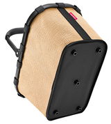 Tragetasche aus beige geflochtenem Material mit schwarzem Boden und Griff, seitliche Perspektive